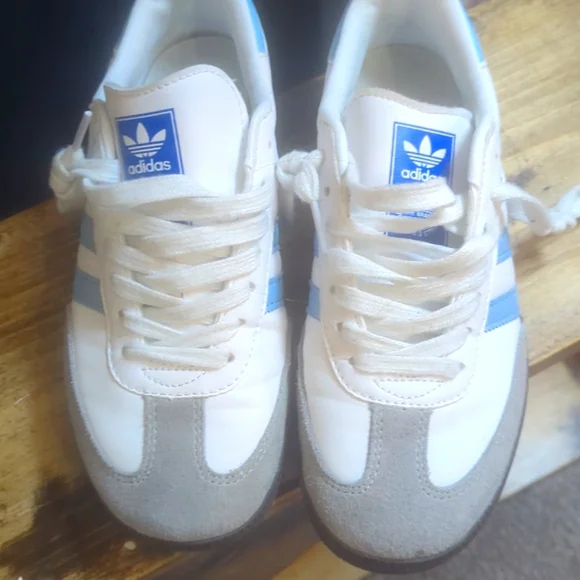 Sambas - Picture 1 of 4